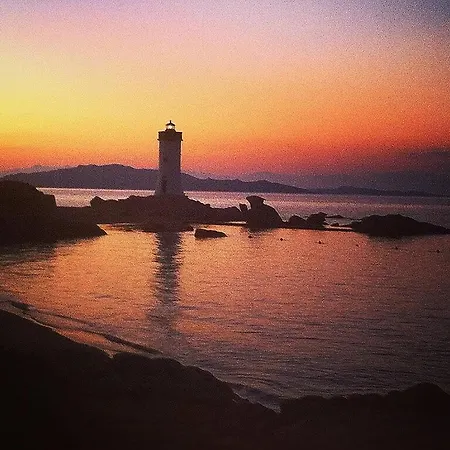 Dom wakacyjny Il Bouganville A 150m Dalla Con Vista Sulla Splendida Baia Di Porto Raphael *